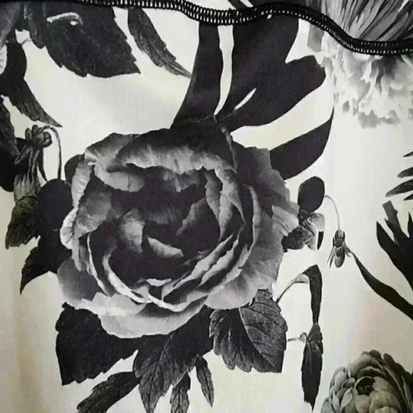 Lululemon Floral Athletic Racerback Top Size 8 Workout Loungewear Outdoors - Picture 6 of 9